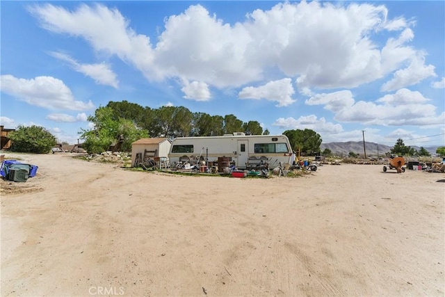 20130 Monte Vista Rd, Apple Valley, CA 92308 - exterior space with a mountain view