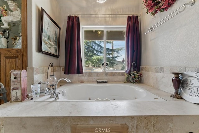 20130 Monte Vista Rd, Apple Valley, CA 92308 - full bath with a whirlpool tub