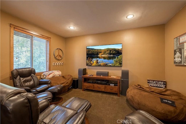 living area featuring recessed lighting and carpet