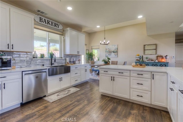 kitchen featuring visible vents, a sink, white cabinets, stainless steel appliances, and recessed lighting