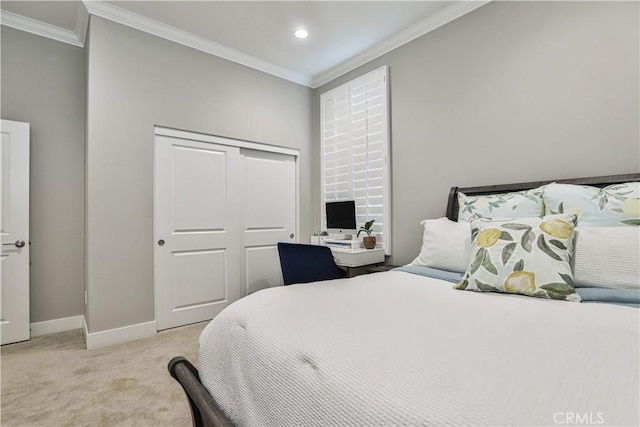 bedroom with light colored carpet, crown molding, baseboards, a closet, and recessed lighting