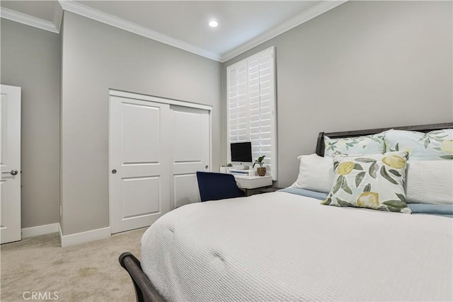 2454 Nova Way, Corona, CA 92883 - bedroom featuring crown molding, light colored carpet, baseboards, a closet, and recessed lighting