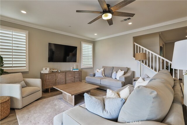 living area featuring visible vents, ornamental molding, wood finished floors, recessed lighting, and a ceiling fan