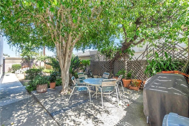444 Obispo Ave Unit 201, Long Beach, CA 90814 - view of patio / terrace featuring a grill, a fenced backyard, and outdoor dining area