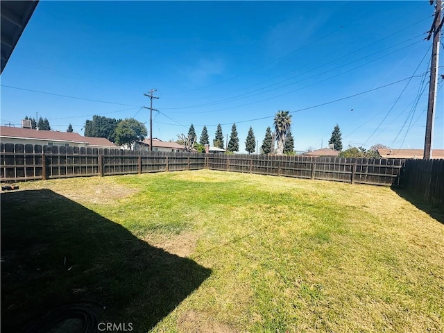view of yard featuring a fenced backyard