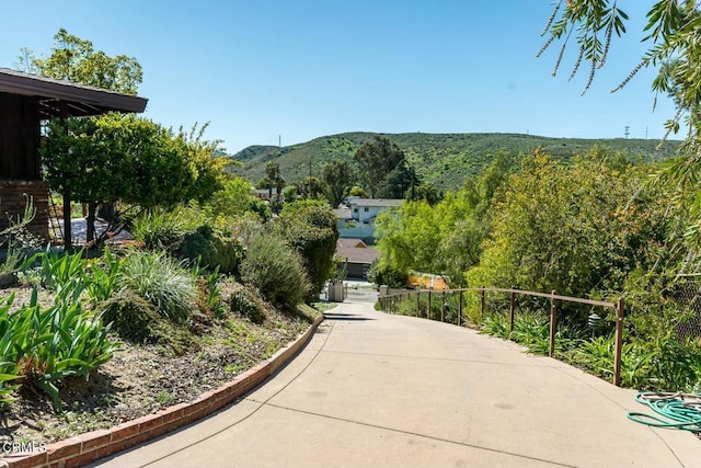 view of home's community featuring a mountain view