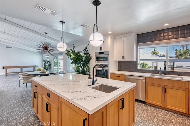 76010 Fairway Dr, Indian Wells, CA 92210 - kitchen featuring an island with sink, visible vents, appliances with stainless steel finishes, a sink, and decorative light fixtures