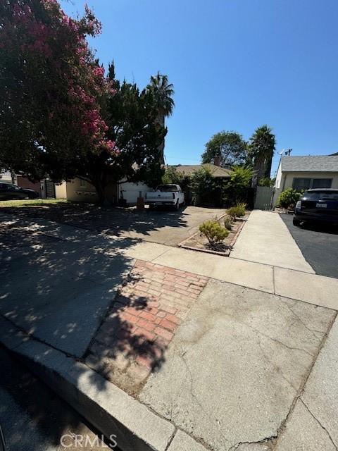 9007 Gladbeck Ave, Northridge, CA 91324 - view of road