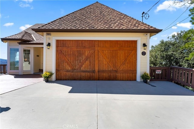 29083 Mammoth Dr, Lake Arrowhead, CA 92352 - garage with concrete driveway