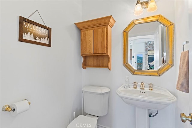 29083 Mammoth Dr, Lake Arrowhead, CA 92352 - half bath featuring toilet