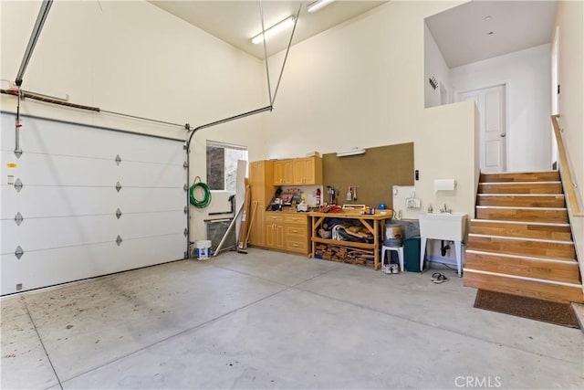 29083 Mammoth Dr, Lake Arrowhead, CA 92352 - garage with a workshop area