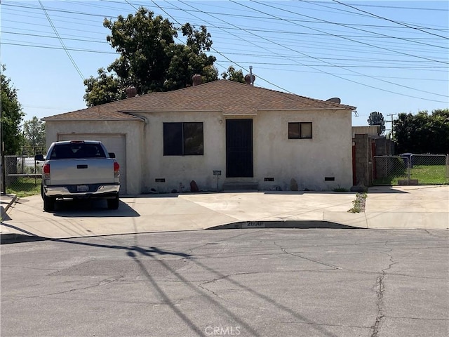 view of front of house featuring crawl space, stucco siding, fence, an attached garage, and driveway