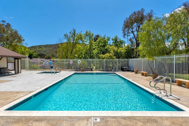 10480 Sunland Blvd Unit 16, Sunland, CA 91040 - community pool featuring fence and a patio