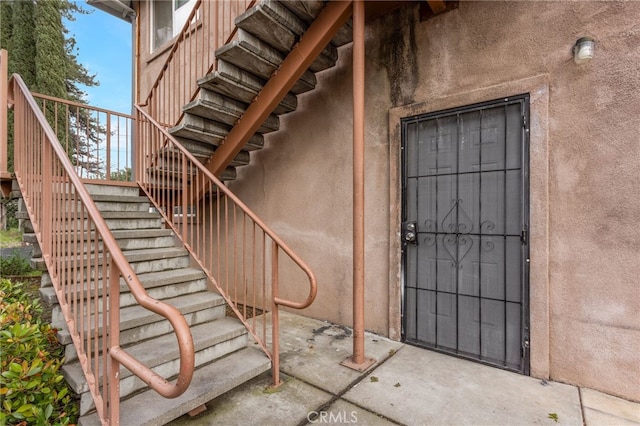 entrance to property with stucco siding