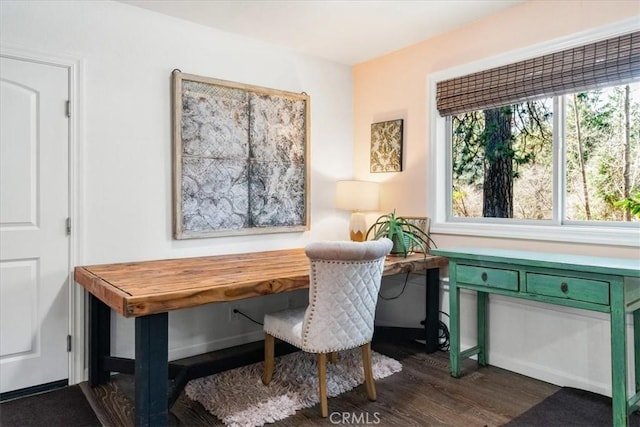 office area with dark wood-style flooring and baseboards