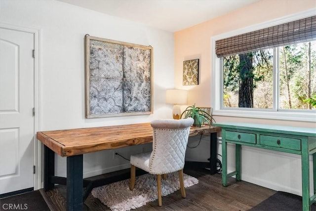 2605 Fryers Way, Mount Shasta, CA 96067 - office featuring dark wood finished floors