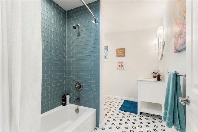 full bath with baseboards and shower / bath combo with shower curtain