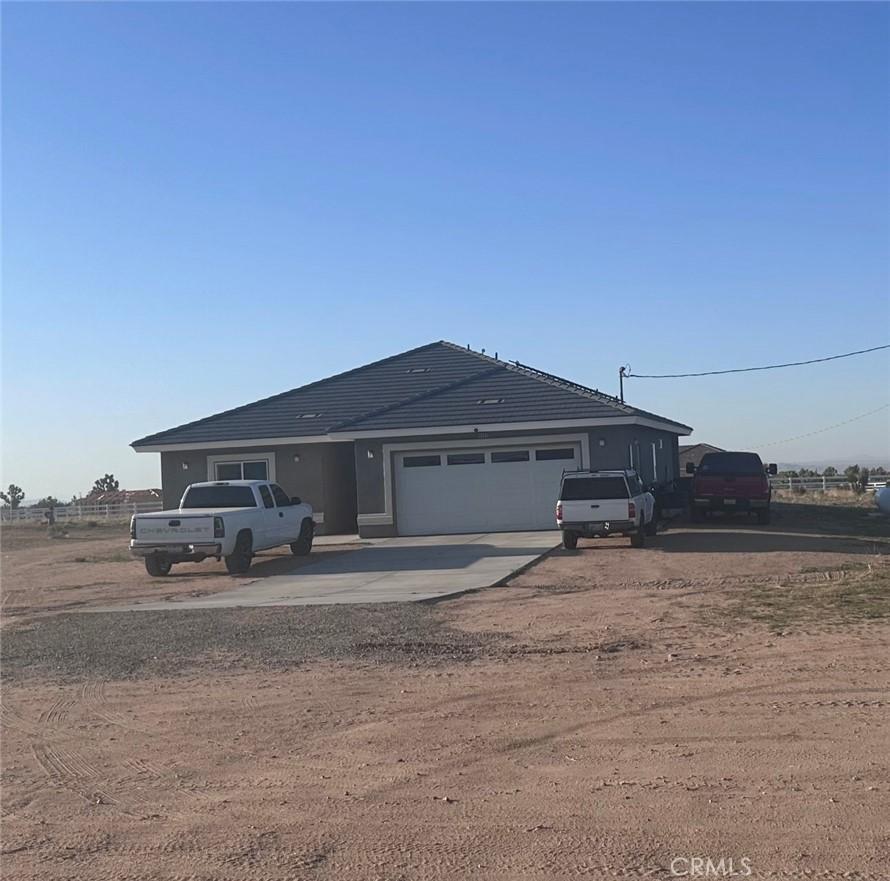 view of front of house with an attached garage and concrete driveway