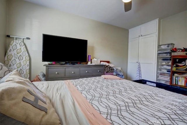 bedroom featuring a ceiling fan