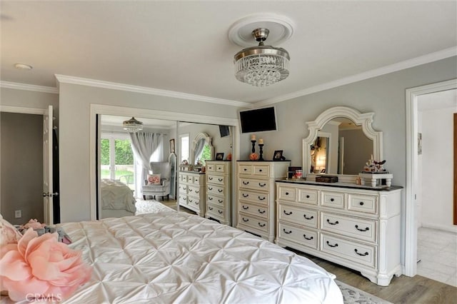 bedroom with baseboards, a closet, and ornamental molding