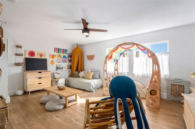 bedroom featuring light wood-style floors and a ceiling fan