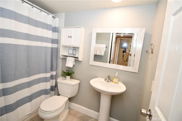 16700 Yukon Ave Unit 204, Torrance, CA 90504 - full bathroom featuring a shower with curtain, toilet, a sink, tile patterned floors, and baseboards