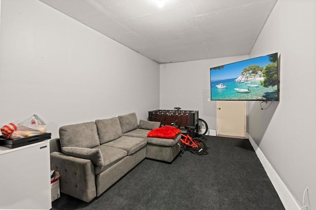 carpeted living room with baseboards