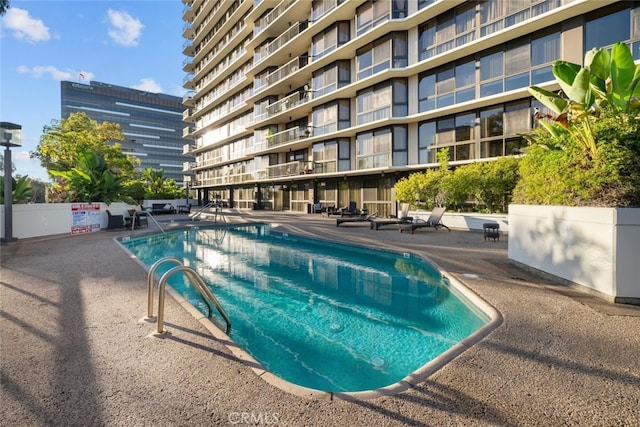 222 Monterey Rd Unit 1203, Glendale, CA 91206 - view of pool