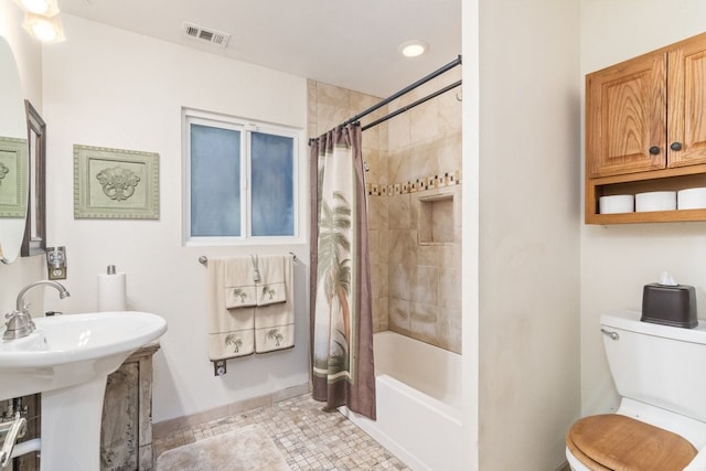 1471 Via Monserate, Fallbrook, CA 92028 - bathroom with toilet, shower / bathtub combination with curtain, tile patterned flooring, baseboards, and recessed lighting
