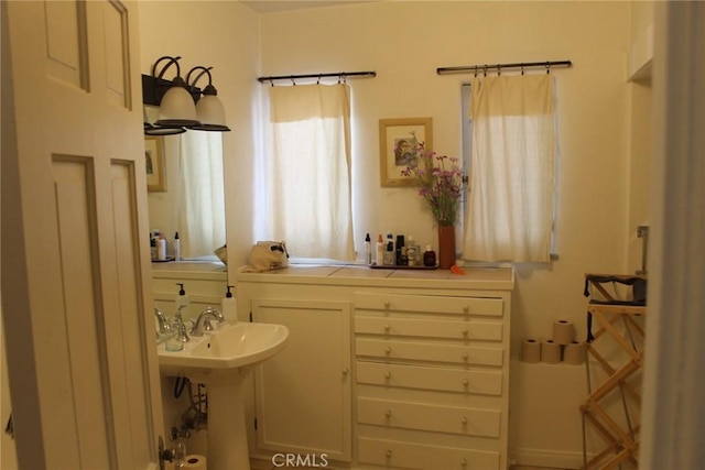 2859 Effie St, Los Angeles, CA 90026 - bathroom featuring a sink