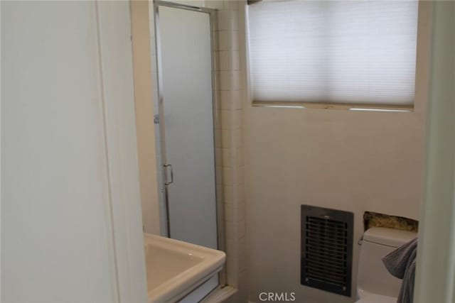 2859 Effie St, Los Angeles, CA 90026 - full bathroom featuring toilet and a shower stall