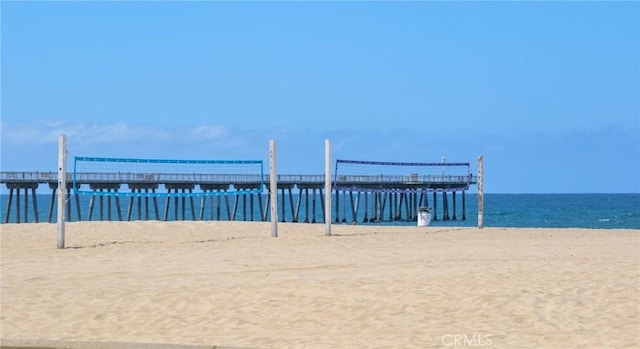 15 15th St Unit 6, Hermosa Beach, CA 90254 - view of property's community featuring view of water and beach and volleyball court