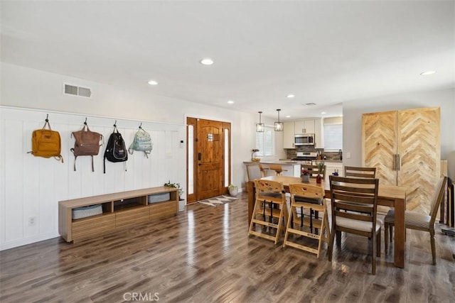 dining room featuring dark wood-style flooring, baseboards, visible vents, and recessed lighting