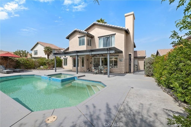 78675 Bradford Cir, La Quinta, CA 92253 - view of swimming pool featuring a patio, a pool with connected hot tub, and fence