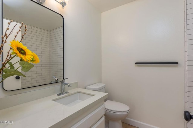 bathroom with toilet, curtained shower, and vanity