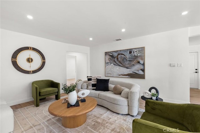 living area featuring visible vents, recessed lighting, light wood-style flooring, and baseboards