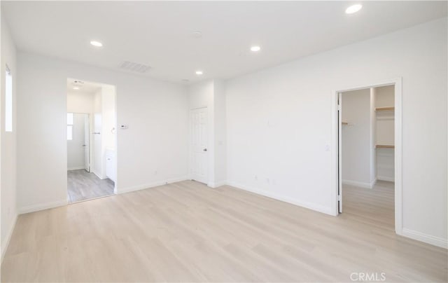 unfurnished bedroom with light wood finished floors, baseboards, visible vents, and recessed lighting