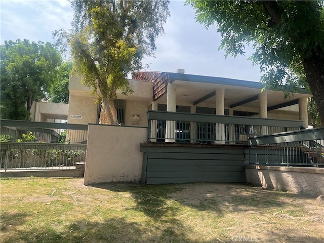 8601 International Ave Unit 265, Canoga Park, CA 91304 - back of property featuring stucco siding and fence