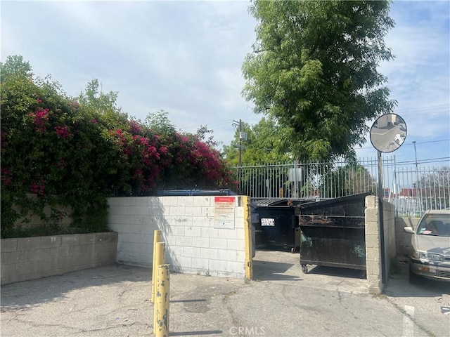 8601 International Ave Unit 265, Canoga Park, CA 91304 - gate featuring fence