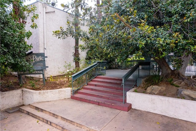 8601 International Ave Unit 265, Canoga Park, CA 91304 - doorway to property with stucco siding