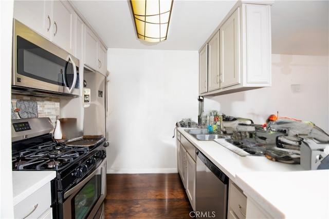 8601 International Ave Unit 265, Canoga Park, CA 91304 - kitchen featuring stainless steel appliances, light countertops, decorative backsplash, dark wood-style flooring, and white cabinets