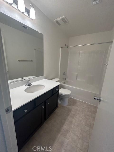 771 Brent Ct, Merced, CA 95341 - full bath featuring vanity and washtub / shower combination