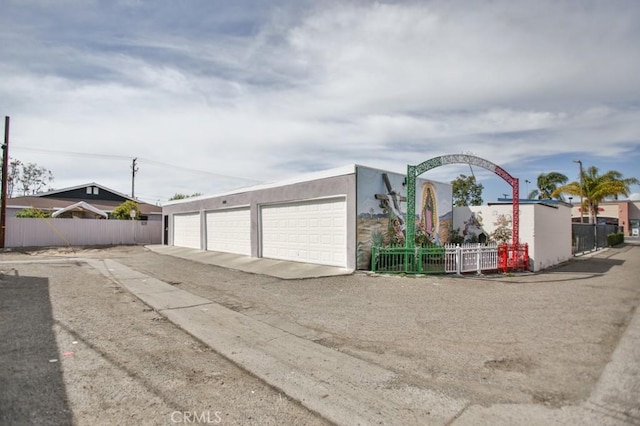 1608 N Placentia Ave, Fullerton, CA 92831 - garage featuring fence