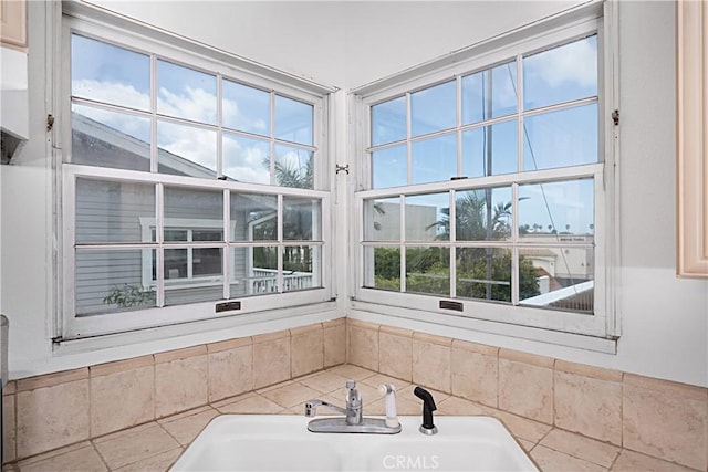 bathroom featuring a sink