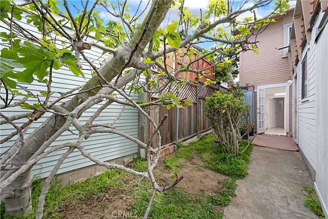 view of yard featuring fence