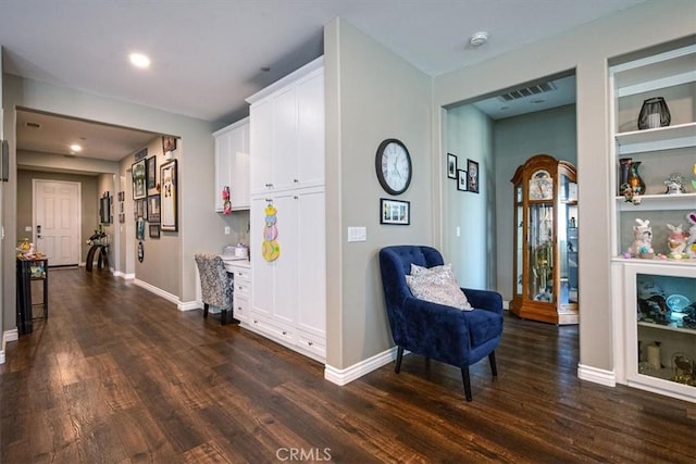 17985 Crabapple Ct, San Bernardino, CA 92407 - corridor with dark wood-style flooring, baseboards, visible vents, and recessed lighting