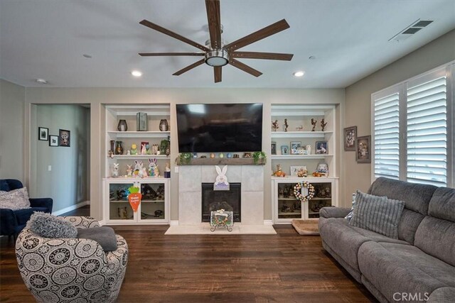 17985 Crabapple Ct, San Bernardino, CA 92407 - living room with wood finished floors, ceiling fan, visible vents, and built in features