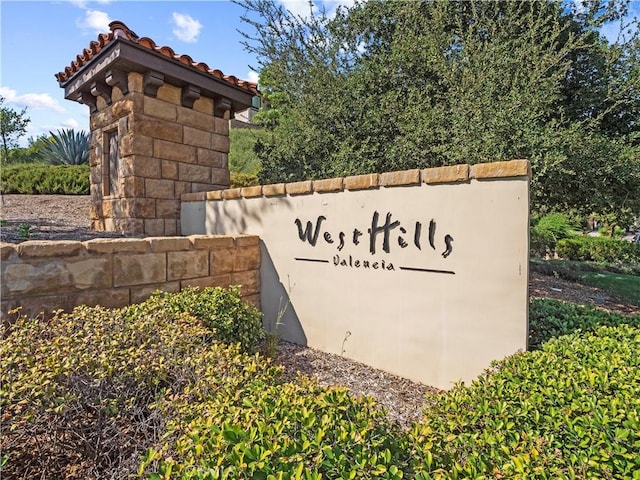 view of community / neighborhood sign