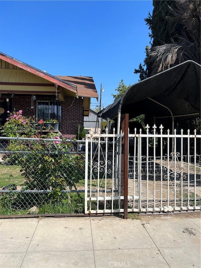 1108 Pacific St, Bakersfield, CA 93305 - photo 2