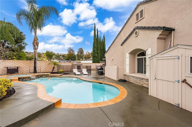 view of swimming pool featuring an outdoor structure, a fenced backyard, a storage shed, a patio, and a pool with connected hot tub